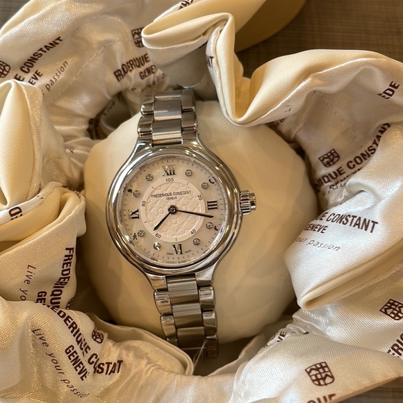 Frederique Comstant Geneve Horological Smartwatch! - Picture 4 of 16